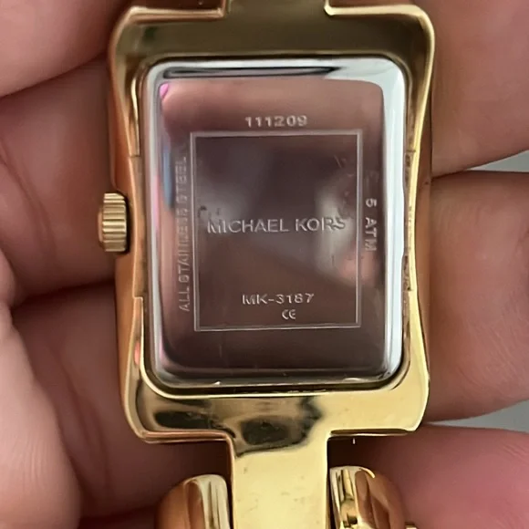 Michael KorsChampagne colored/Gold toned steel Ø24 mm